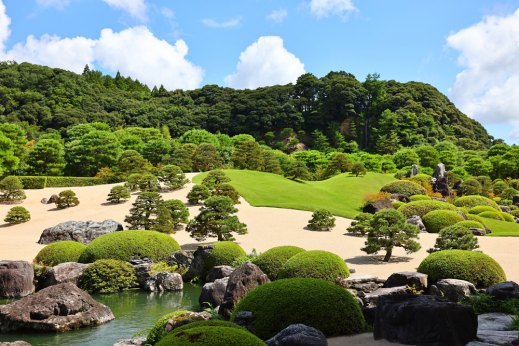 快晴の日の庭園の様子